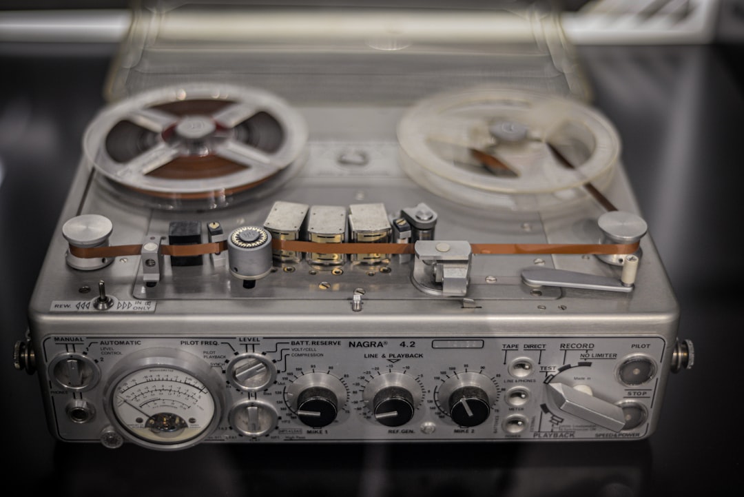 An old stereo with a reel on top of it